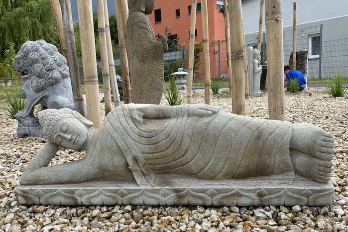 liegender-Garten-Buddha