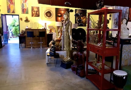 Großer Showroom: Möbel - Buddhas - Kunst